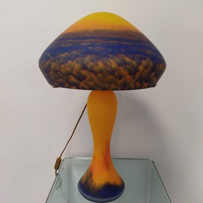 Dans le style Art-Nouveau

Lampe champignon...