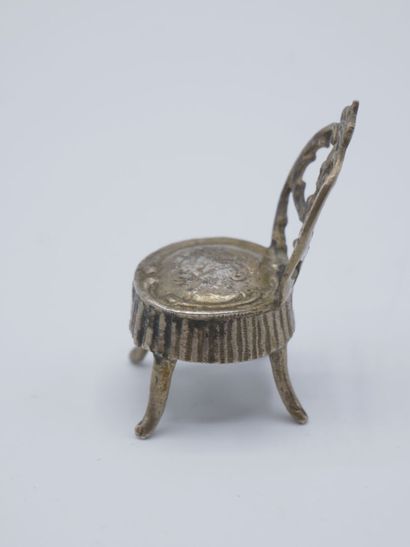 Fauteuil miniature en argent au dossier avec...
