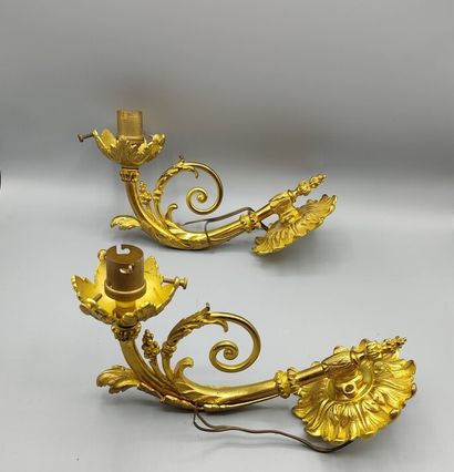 Paire d'appliques en bronze doré à un bras...