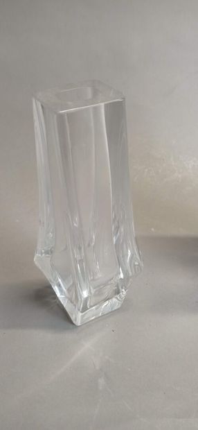 DAUM, France.

Deux vases en verre à section.

H:...