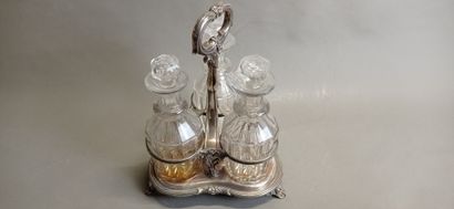 Huilier-vinaigrier à trois flacons en cristal...