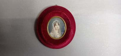 Petite miniature représentant une reine.

Signé...