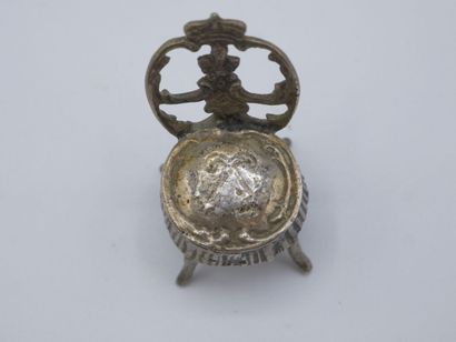 Fauteuil miniature en argent au dossier avec...