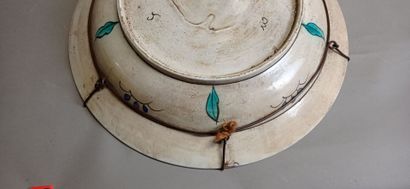 IZNIK, dans le style de

Important plat en...