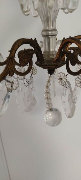 Petit lustre à cinq bras de lumières en métal...
