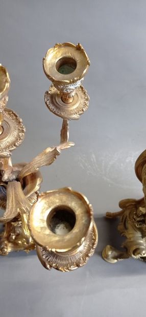 Garniture de cheminée en bronze doré et ciselé...