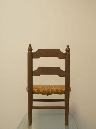Chaise d'enfant bois tourné, assise en osier...