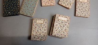 12 petits livres contenant des recueils de...