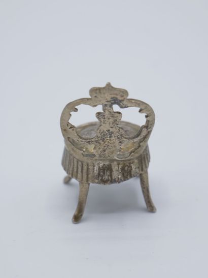 Fauteuil miniature en argent au dossier avec...