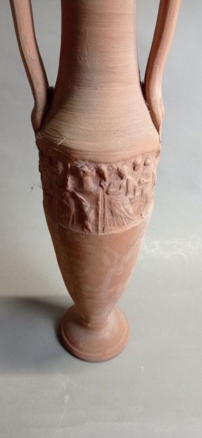 MONTIERES ?

Vase fuseau en terre cuite.

Décor...