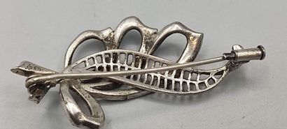 Broche en argent second titre formant un...
