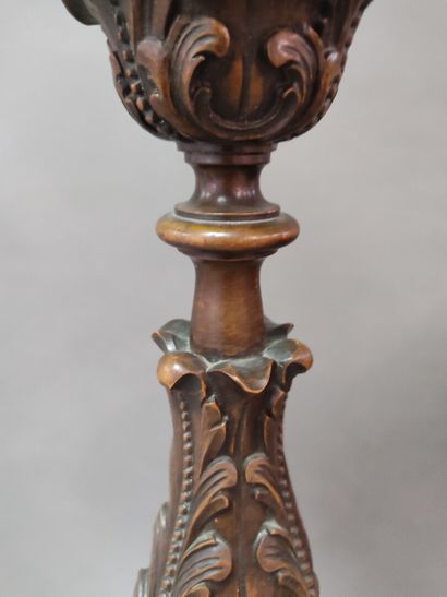 Pique-cierge monté en lampe en bois tourné...