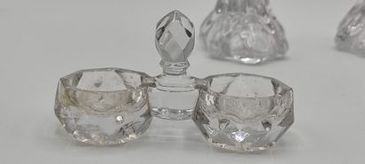 DAUM,

Deux salerons en verre.

On y joint...