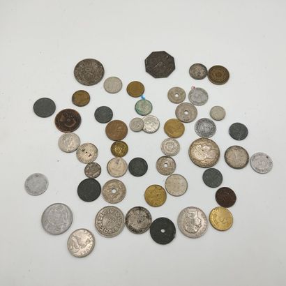 lot de pièces démonétisées et un lot de ...