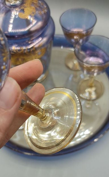 Service à punch en verre de couleur violine...