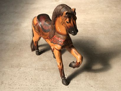 Reproduction d'un cheval de manège en bois...