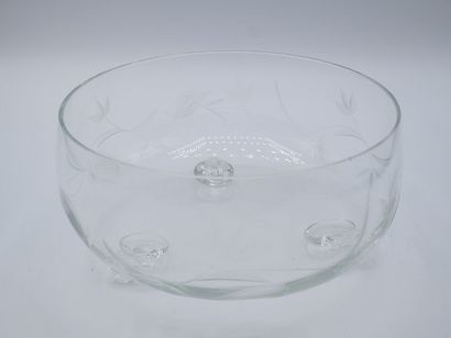 Présentoir / Coupe en cristal reposant sur...