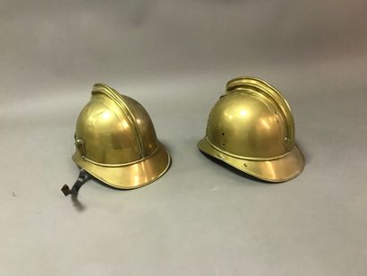 2 casques de pompiers en laiton (Saveuse...