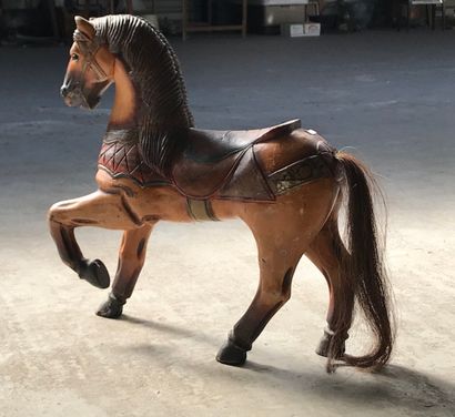Reproduction d'un cheval de manège en bois...