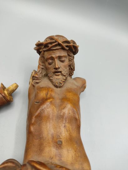 Christ en bois sculpté.

Manques et accidents.

XVIIIè...