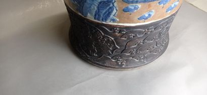 NANKIN

Paire d'importants vases balustres...