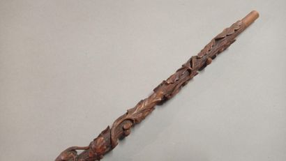 Pipe en bois sculpté.

Le fût orné d'une...