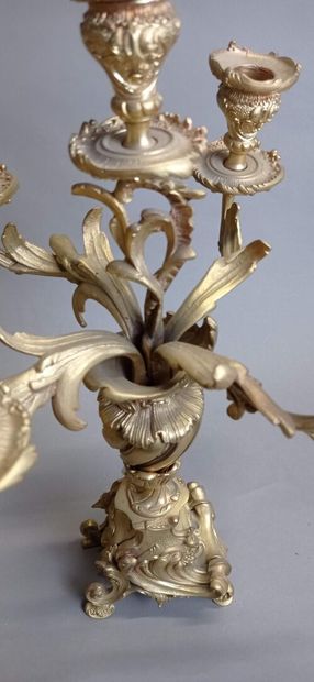Garniture de cheminée en bronze doré et ciselé...