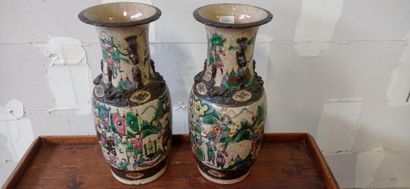 NANKIN.

Paire de vases balustre en céramique...