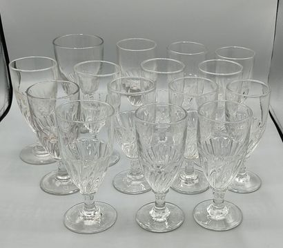 Verres à absinthe

Environ 60 pièces dont...