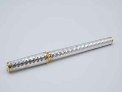 Stylo plume en métal argenté blanc et doré,...