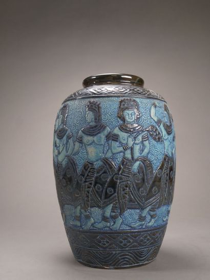Curieux vase en céramique émaillée bleue...