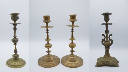 Paire de chandeliers en laiton, fût balustre....