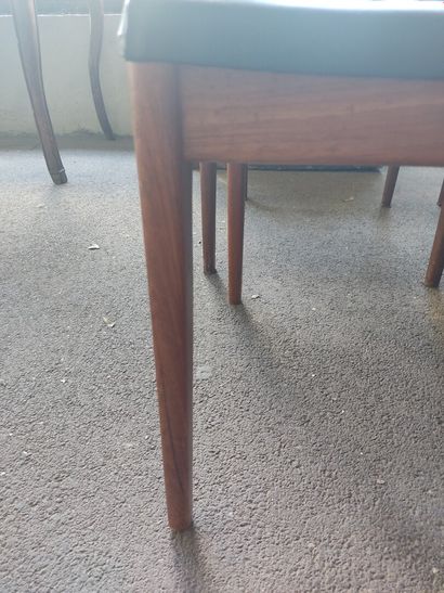 Ensemble de salle à manger en teck comprenant...