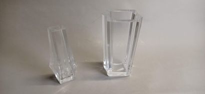 DAUM, France.

Deux vases en verre à section.

H:...