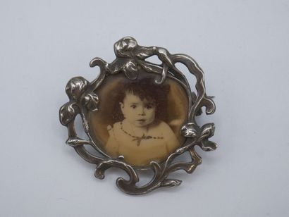 Petite broche/médaillon en argent Art Nouveau...