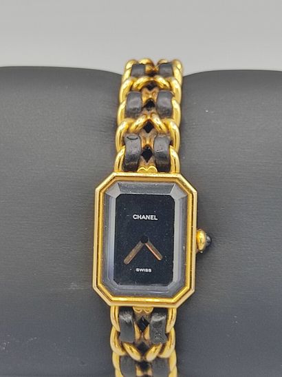 CHANEL

Montre modèle 