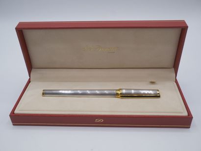 Stylo plume en métal argenté blanc et doré,...
