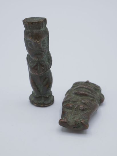 Paire de petits totems en bronze.

H: 5.6...