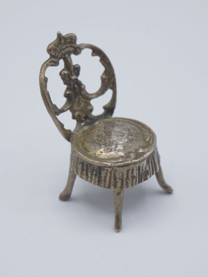 Fauteuil miniature en argent au dossier avec...