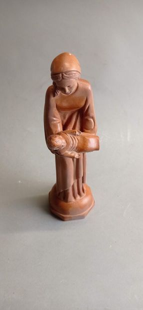 Sujet en bois sculpté figurant la Vierge...