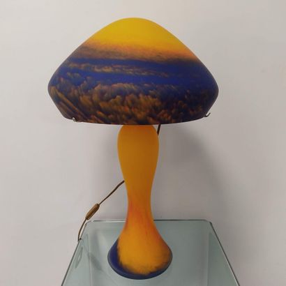 Dans le style Art-Nouveau

Lampe champignon...