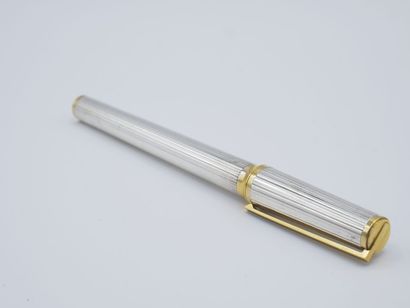Stylo plume en métal argenté blanc et doré,...
