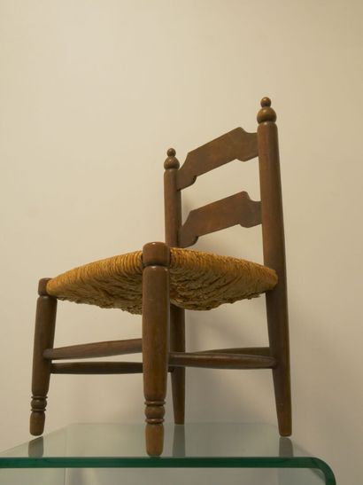 Chaise d'enfant bois tourné, assise en osier...