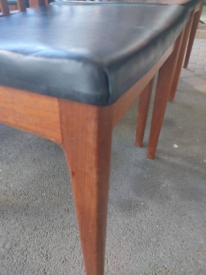 Ensemble de salle à manger en teck comprenant...