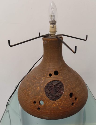 ACCOLAY.

Lampe en céramique brune à décor...