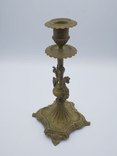 Paire de chandeliers en laiton, fût balustre....