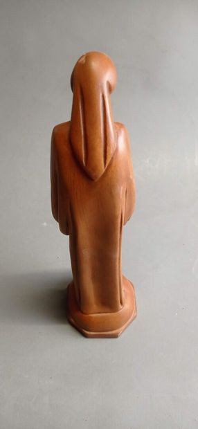 Sujet en bois sculpté figurant la Vierge...
