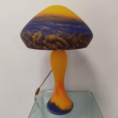 Dans le style Art-Nouveau

Lampe champignon...
