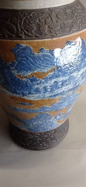 NANKIN

Paire d'importants vases balustres...