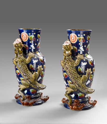 CHINE ou JAPON

Importante paire de vases...